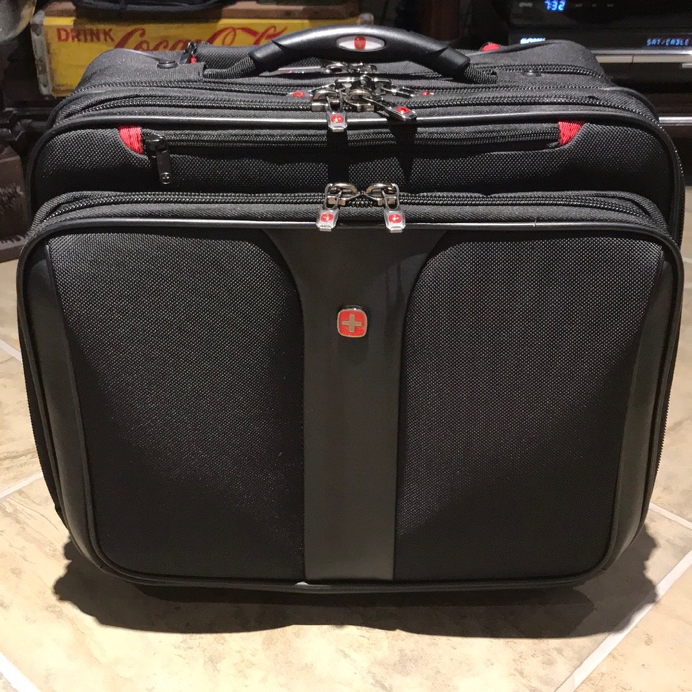 Swiss Gear- wheeled computer case